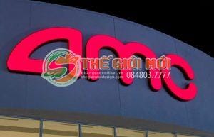 làm bảng hiệu mica