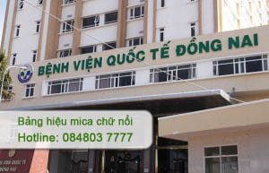 bảng hiệu mica chữ nổi
