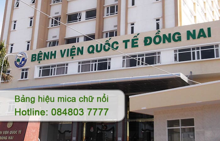 bảng hiệu mica chữ nổi