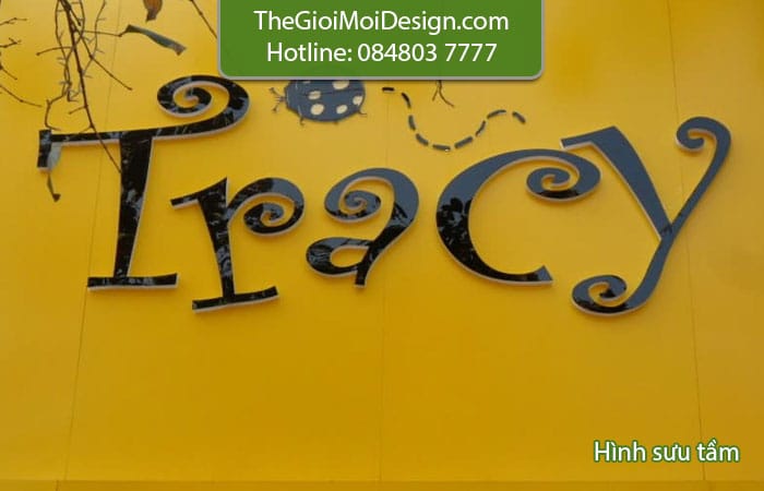 bảng hiệu màu vàng